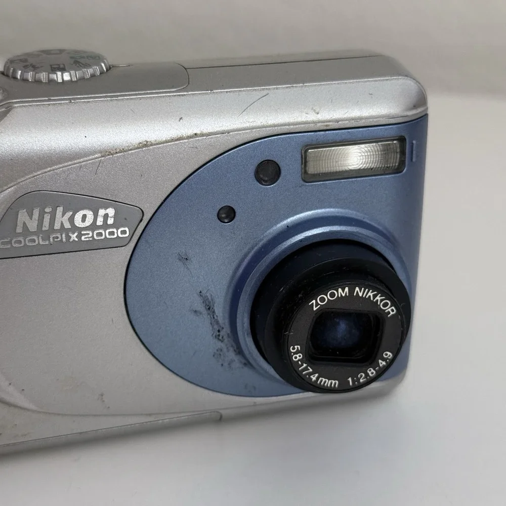 Nikon Coolpix 2000 Digital CAMERA ONLY AA Battery NOT INCLUDED TURNS ON